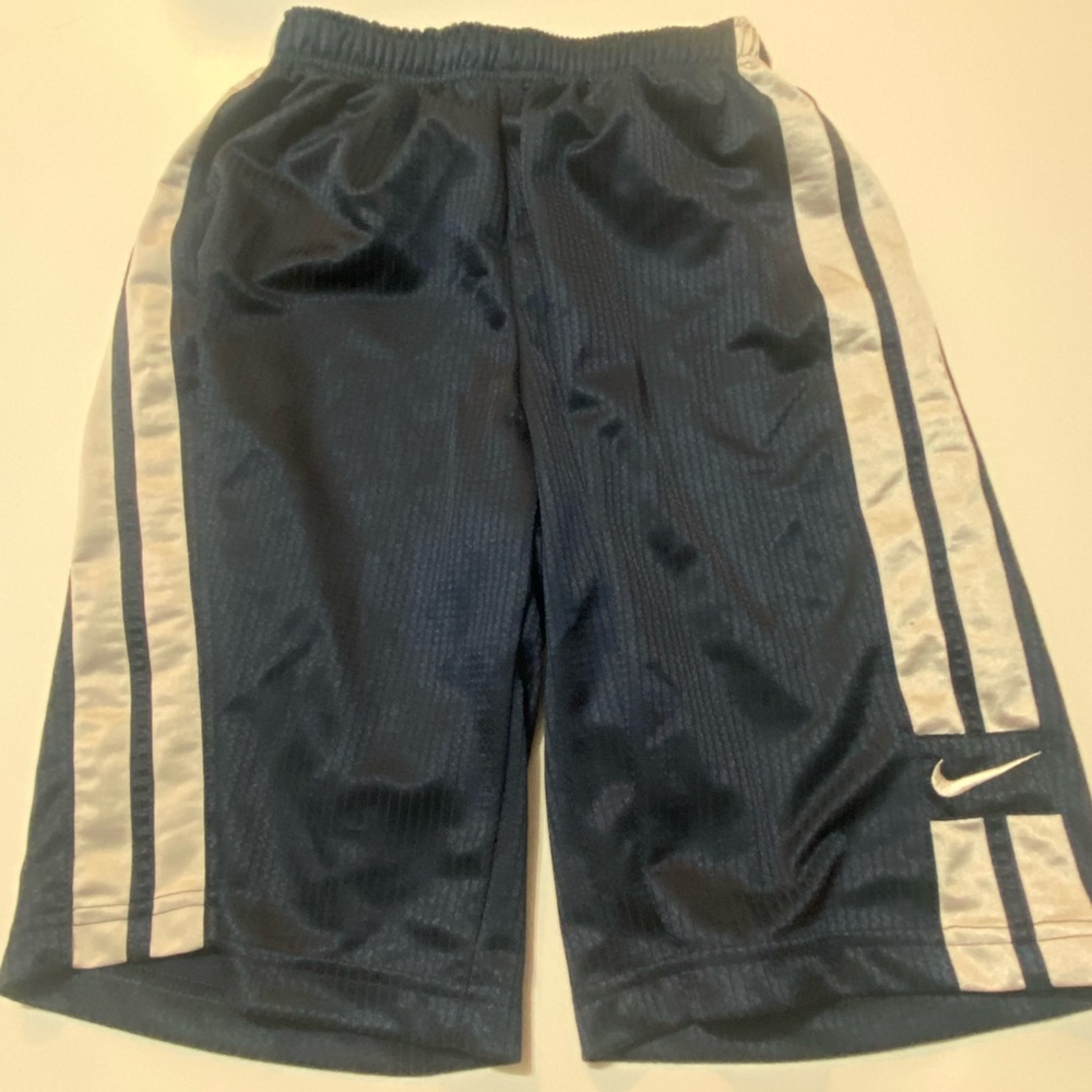 MENS Nike shorts (L)